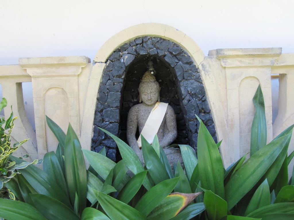 Galang Kangin Bungalows Amed  Room photo